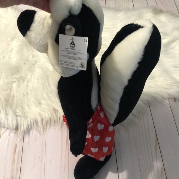 Pepe Le Pew Looney Tunes Valentine Plush - Picture 5 of 10